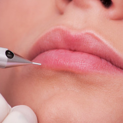 Xăm môi bị sưng, tham khảo bí quyết sau